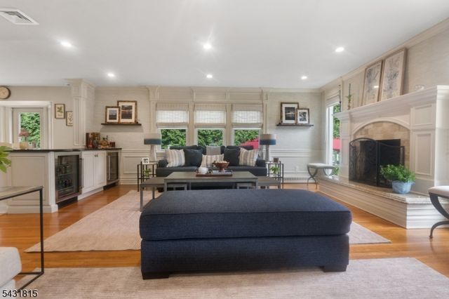 16 Trinity Pl, East Hanover Twp., NJ 07936