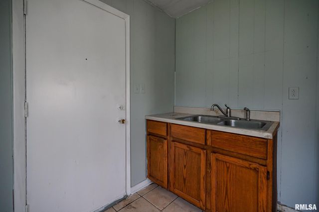 3021 W PROCTOR Street, Peoria, IL 61605