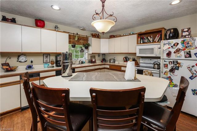 3900 Briarwood Avenue, High Point, NC 27265