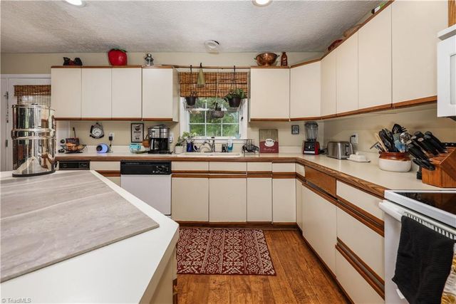 3900 Briarwood Avenue, High Point, NC 27265