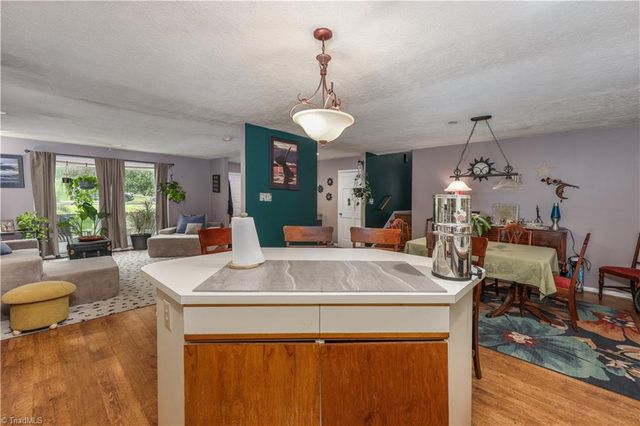 3900 Briarwood Avenue, High Point, NC 27265
