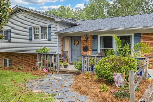 3900 Briarwood Avenue, High Point, NC 27265