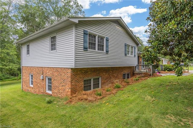 3900 Briarwood Avenue, High Point, NC 27265