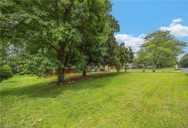 3900 Briarwood Avenue, High Point, NC 27265