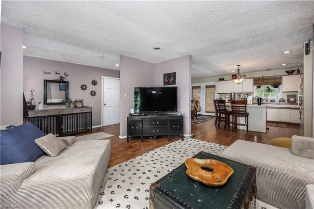 3900 Briarwood Avenue, High Point, NC 27265