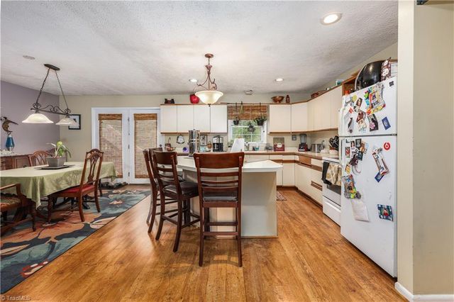 3900 Briarwood Avenue, High Point, NC 27265