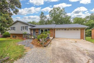 3900 Briarwood Avenue, High Point, NC 27265