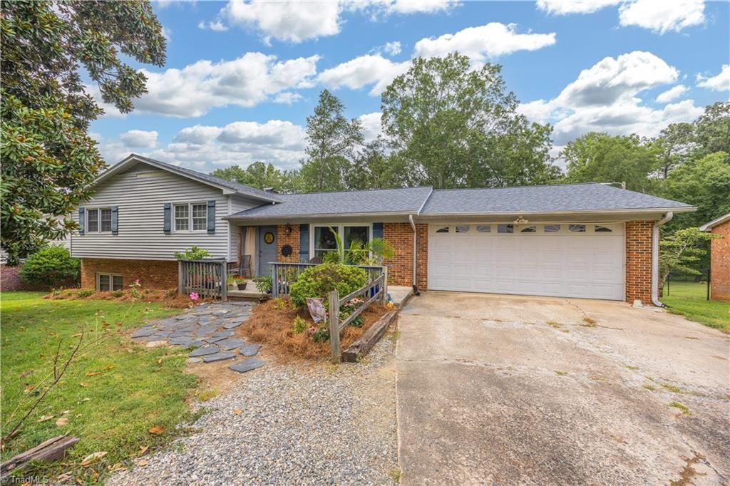 3900 Briarwood Avenue, High Point, NC 27265