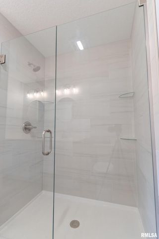 941 9TH Avenue N, Clinton, IA 52732