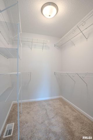 941 9TH Avenue N, Clinton, IA 52732