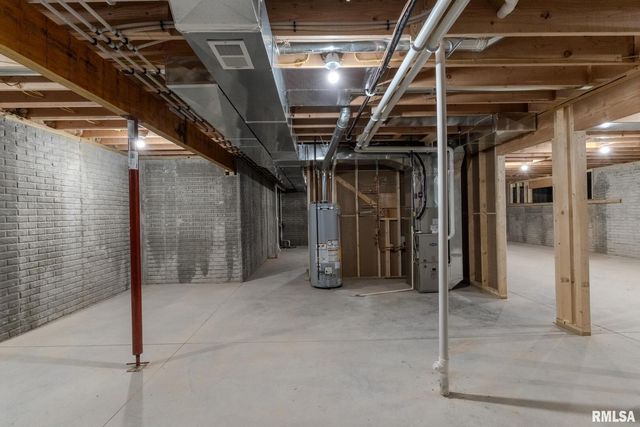 941 9TH Avenue N, Clinton, IA 52732