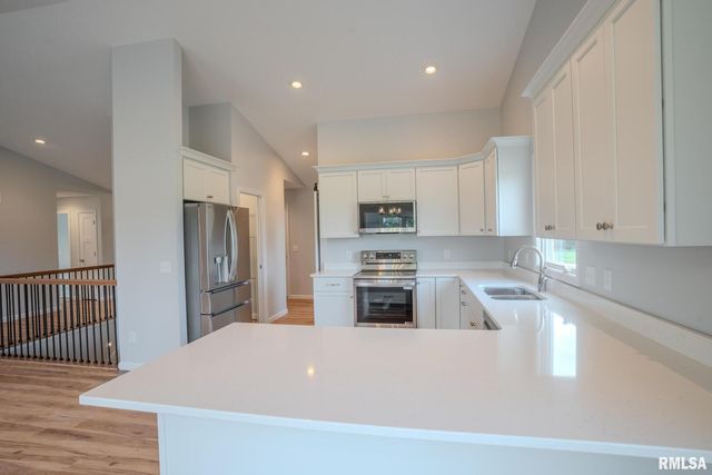 941 9TH Avenue N, Clinton, IA 52732