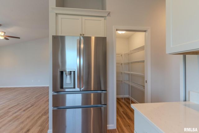 941 9TH Avenue N, Clinton, IA 52732