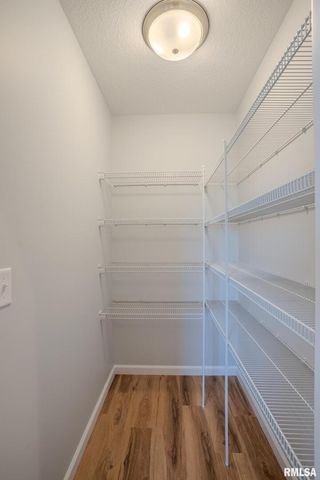 941 9TH Avenue N, Clinton, IA 52732