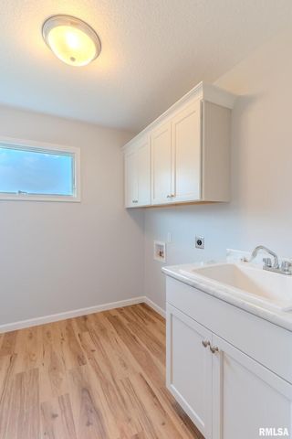 941 9TH Avenue N, Clinton, IA 52732