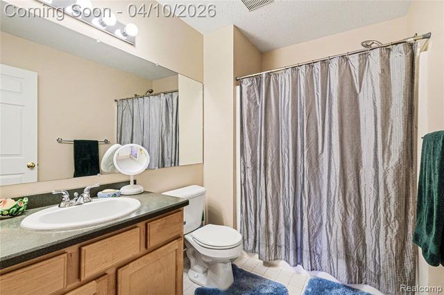 1601 Mallard Pond Drive, Howell, MI 48855