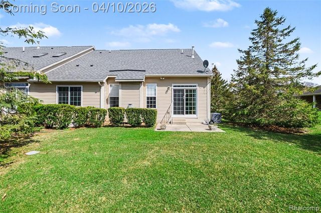 1601 Mallard Pond Drive, Howell, MI 48855