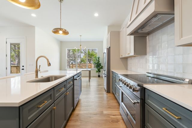 310 McKennell Dr, Nashville, TN 37206