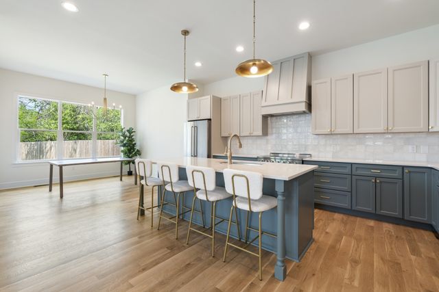 310 McKennell Dr, Nashville, TN 37206
