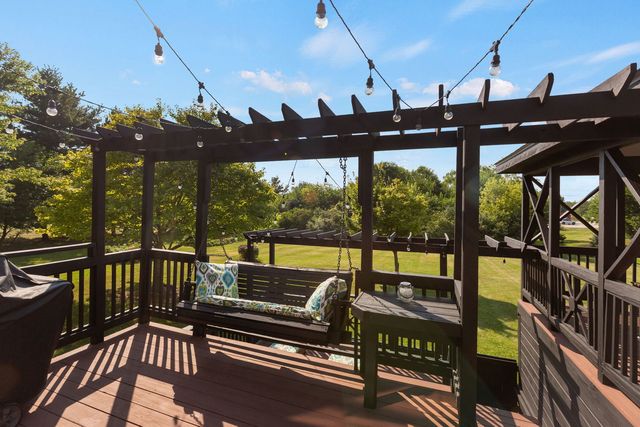 6N004 Westwood Lane, St. Charles, IL 60175