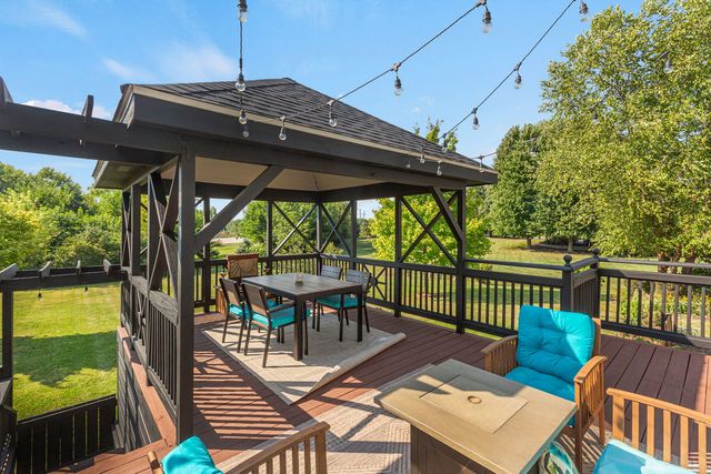 6N004 Westwood Lane, St. Charles, IL 60175