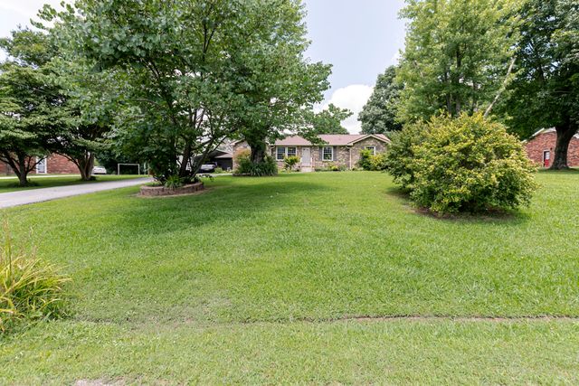 2802 Canterbury Dr, Springfield, TN 37172