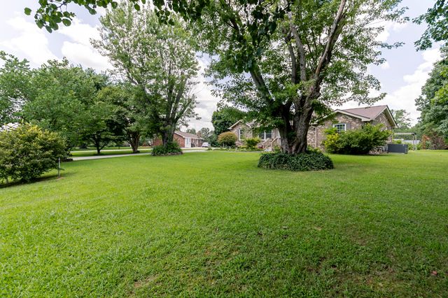2802 Canterbury Dr, Springfield, TN 37172