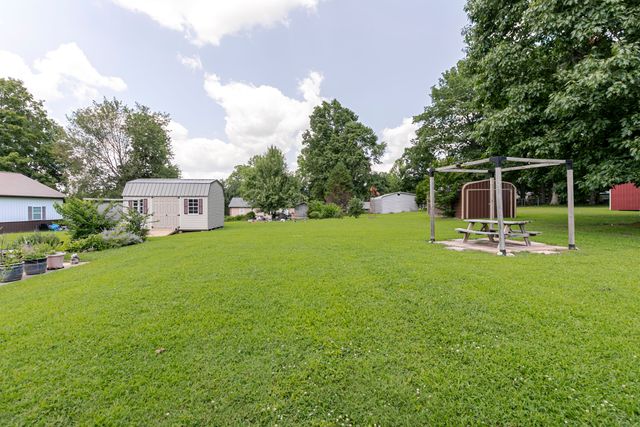 2802 Canterbury Dr, Springfield, TN 37172