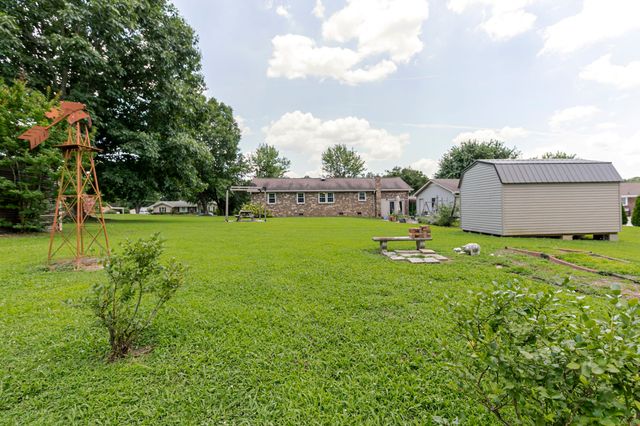 2802 Canterbury Dr, Springfield, TN 37172