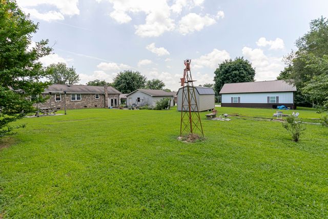 2802 Canterbury Dr, Springfield, TN 37172