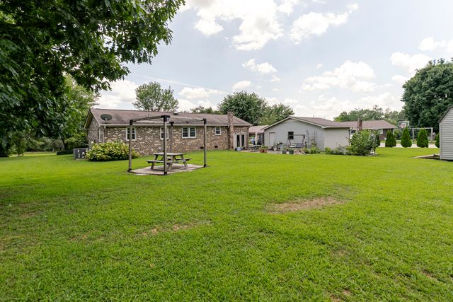 2802 Canterbury Dr, Springfield, TN 37172