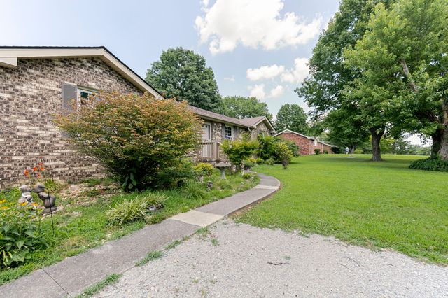 2802 Canterbury Dr, Springfield, TN 37172