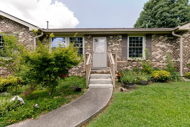 2802 Canterbury Dr, Springfield, TN 37172