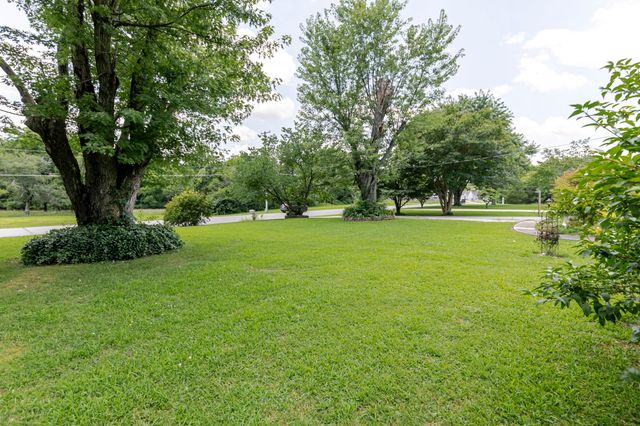 2802 Canterbury Dr, Springfield, TN 37172