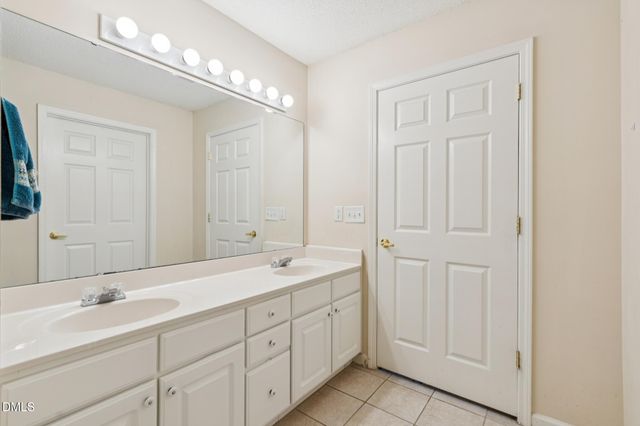 2521 Gordon Glen Court 102, Raleigh, NC 27617
