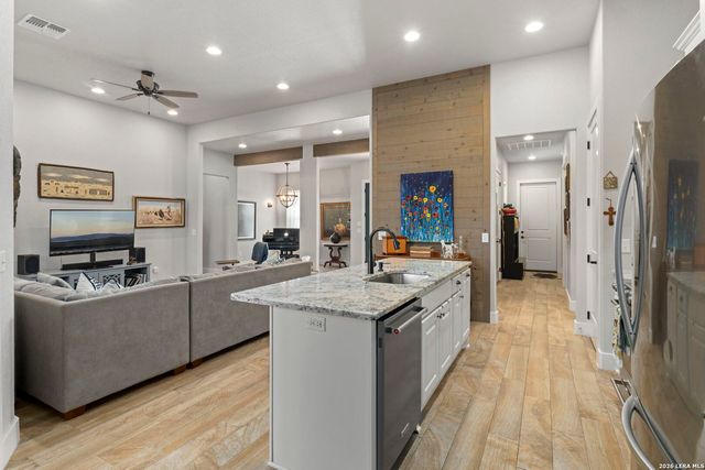 1916 SUMMIT TOP DR, Kerrville, TX 78028