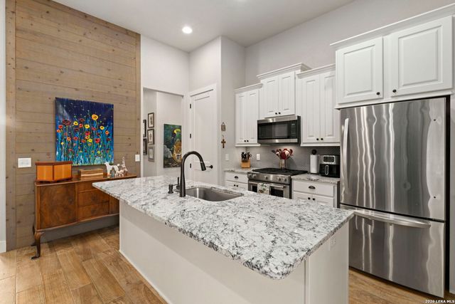 1916 SUMMIT TOP DR, Kerrville, TX 78028