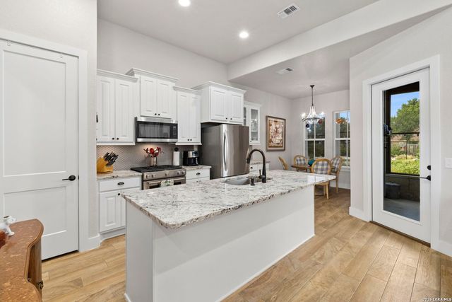 1916 SUMMIT TOP DR, Kerrville, TX 78028
