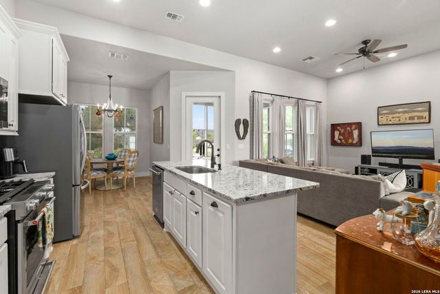 1916 SUMMIT TOP DR, Kerrville, TX 78028