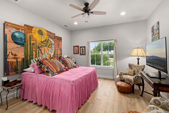 1916 SUMMIT TOP DR, Kerrville, TX 78028