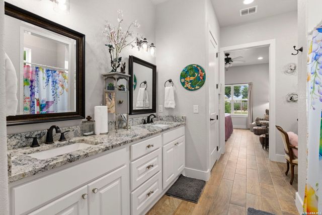 1916 SUMMIT TOP DR, Kerrville, TX 78028