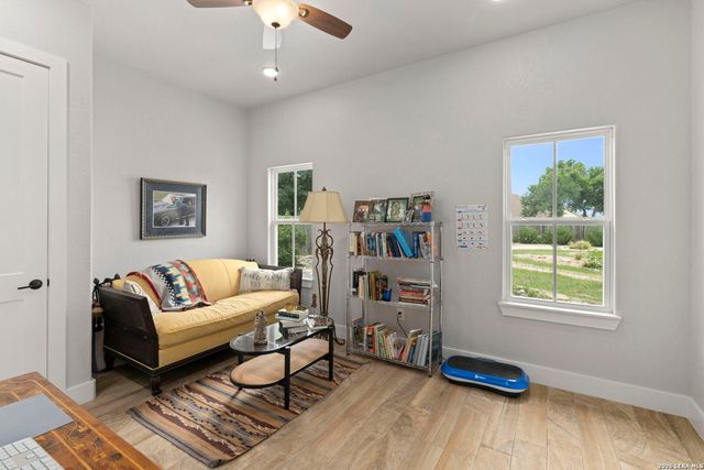 1916 SUMMIT TOP DR, Kerrville, TX 78028
