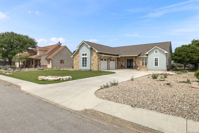 1916 SUMMIT TOP DR, Kerrville, TX 78028