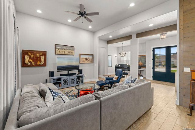 1916 SUMMIT TOP DR, Kerrville, TX 78028