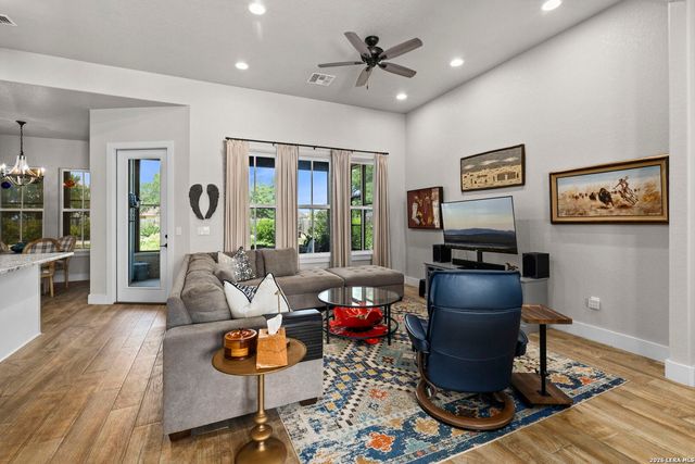 1916 SUMMIT TOP DR, Kerrville, TX 78028