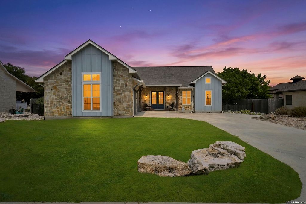 1916 SUMMIT TOP DR, Kerrville, TX 78028