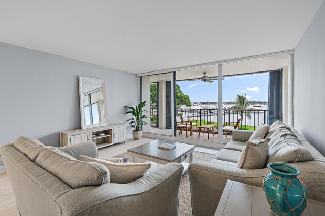134 LAKESHORE Drive 316, North Palm Beach, FL 33408