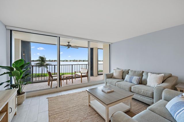 134 LAKESHORE Drive 316, North Palm Beach, FL 33408