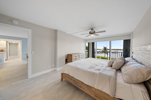 134 LAKESHORE Drive 316, North Palm Beach, FL 33408