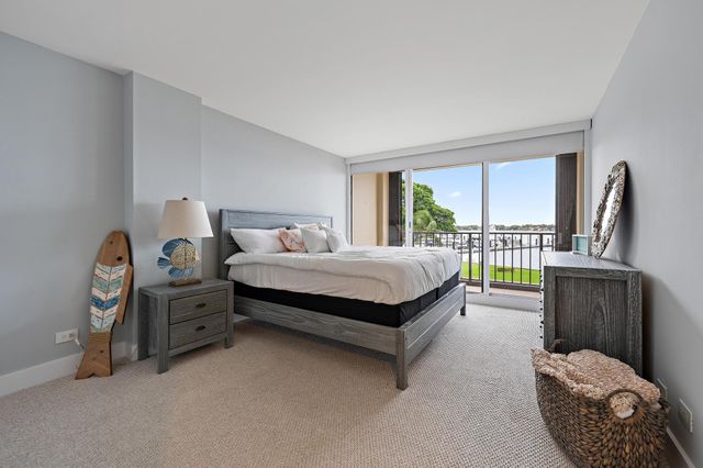 134 LAKESHORE Drive 316, North Palm Beach, FL 33408